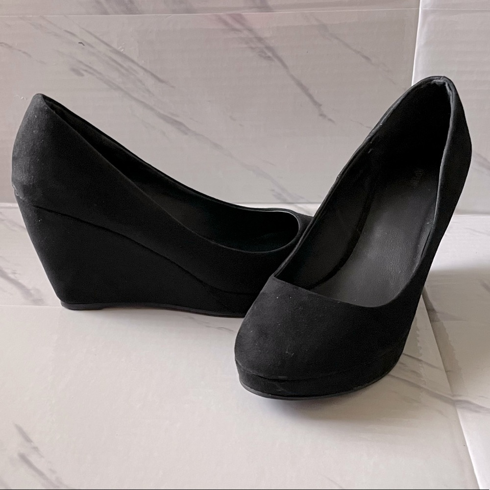 Women’s Size 10 APT 9 Black Wedges! GOOD CONDITION!!!